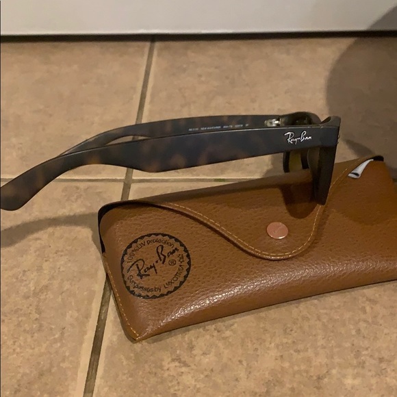 Wayfarer Raybans